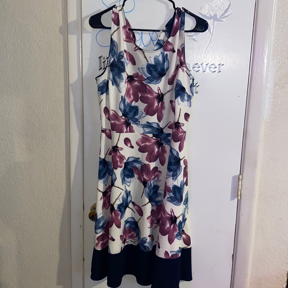 WOMENS GILLI DRESS SZ 1X FLORAL NWT
